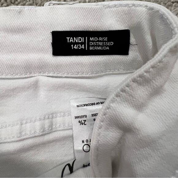 Buffalo David Bitton Women Mid Rise Distressed Bermuda Tandi White, size 14 - Picture 5 of 14